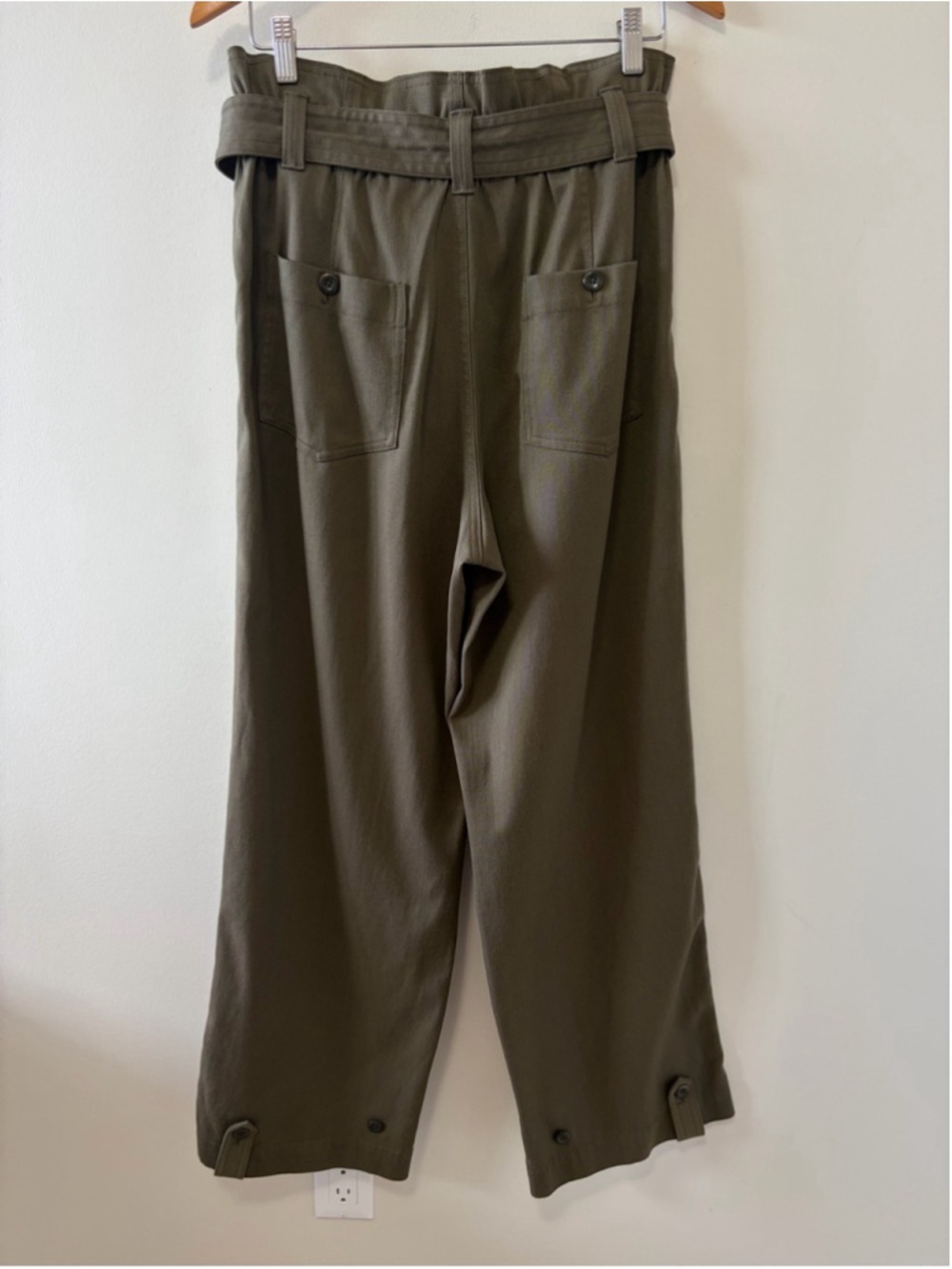 BANANA REPUBLIC WOOL COTTON BLEND PAOLA UTILITY PANT
SIZE 6 - Picture 4 of 13